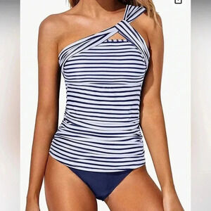 (32)NWT  bikini swimsuit​
